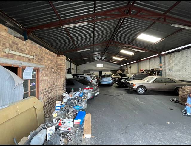 310M² WORKSHOP FOR SALE IN SPRINGS CENTRAL